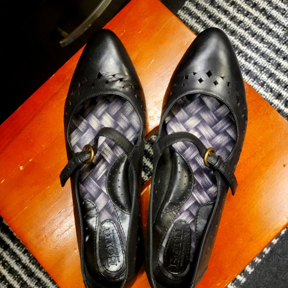 EUC Born Black Mary Jane flats